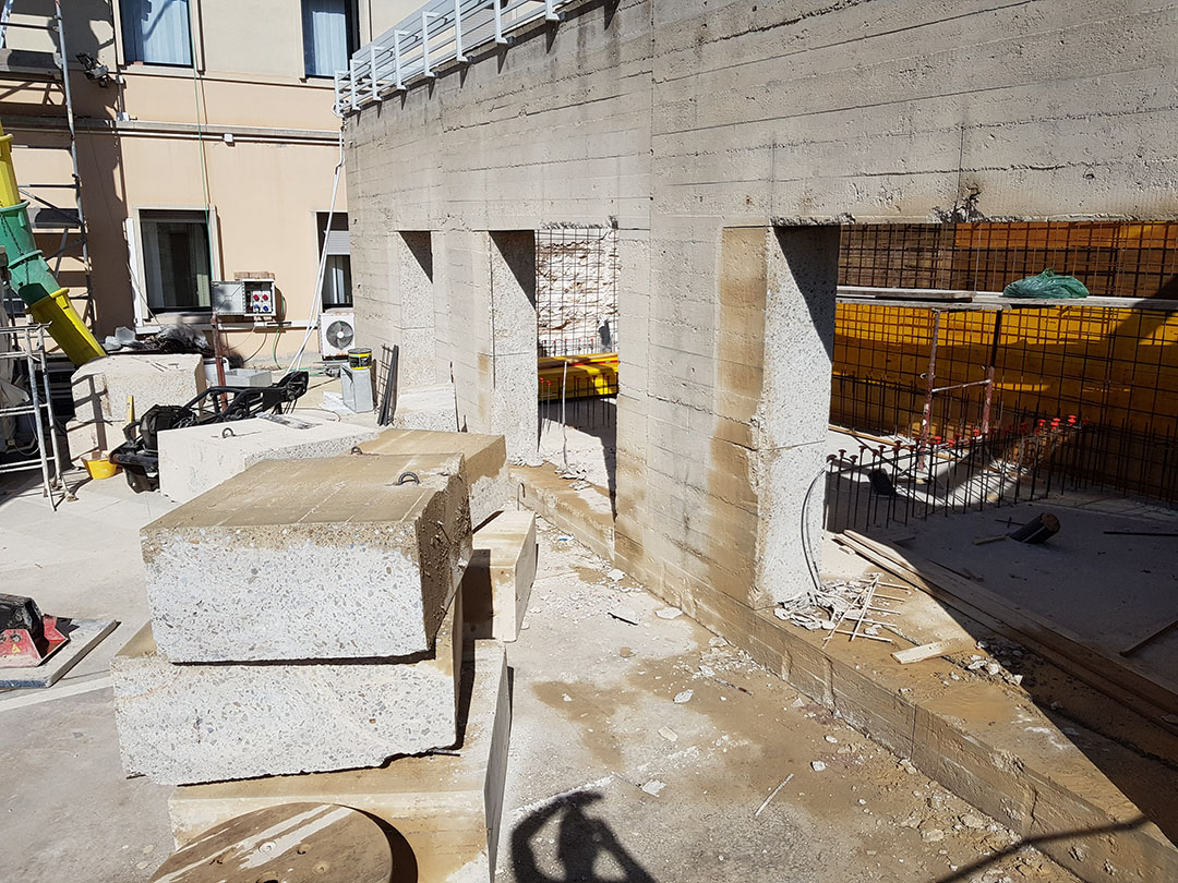 Demolizione controllata - Taglio muro cemento armato